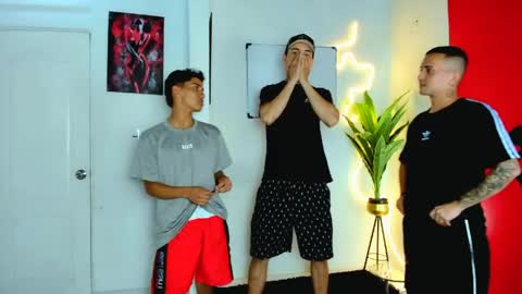 Snapshot of luxhousexx chatting on 04.11.26 Jackson and Matt online show from 04.11.26