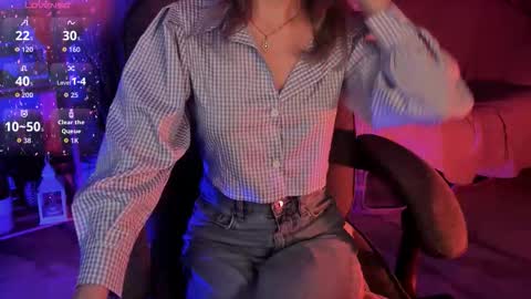 Snapshot of luxrayi chatting on 09.21.25 Ray online show from 09.21.25