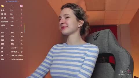 Snapshot of luxrayi chatting on 10.09.25 Ray online show from 10.09.25