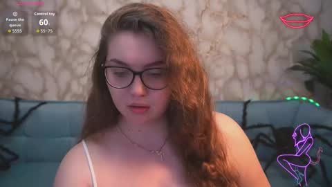 luxsopphia_ online show from 10.30.25