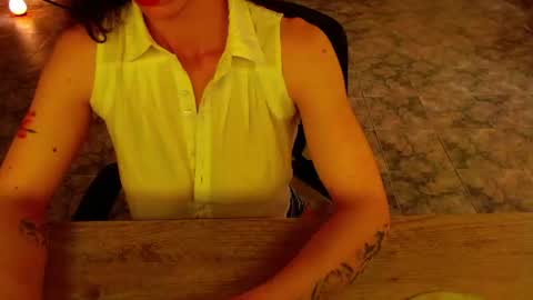 Snapshot of luxurydivine chatting on 06.15.26 Liss online show from 06.15.26