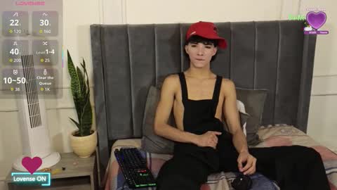 Snapshot of luxuryheaven chatting on 10.07.25 Tommy and Polly online show from 10.07.25