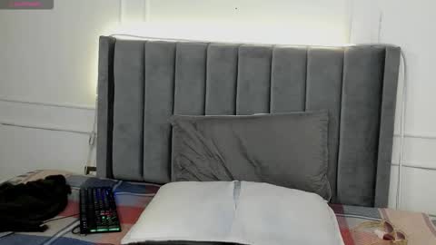 Snapshot of luxuryheaven chatting on 10.12.25 Tommy and Polly online show from 10.12.25