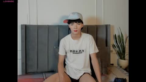 Snapshot of luxuryheaven chatting on 10.20.25 Tommy and Polly online show from 10.20.25