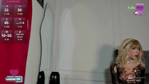 Snapshot of luxuryheaven chatting on 10.26.25 Tommy and Polly online show from 10.26.25