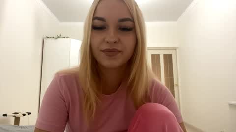 Mia online show from 09.11.25