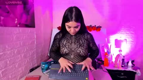 Snapshot of lyaa_collins_ chatting on 09.11.25 Lya online show from 09.11.25