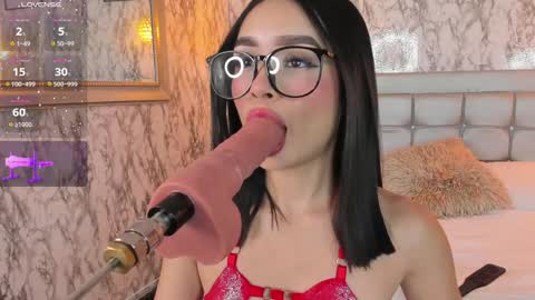 Snapshot of lyen_rae chatting on 12.19.24 Lyen Rae online show from 12.19.24