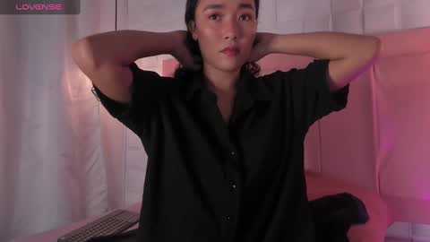 Lyhana Lee online show from 01.12.25