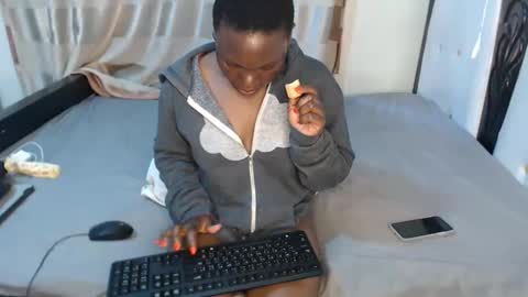 Snapshot of lyiajee chatting on 10.21.25 lyiajee online show from 10.21.25