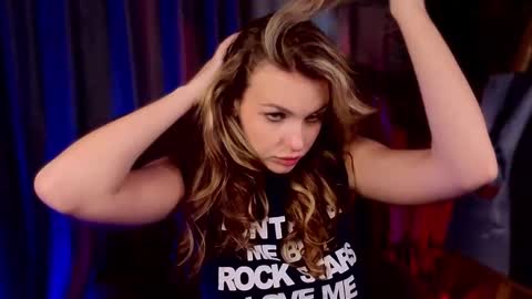 simply Eliza  online show from 10.04.25