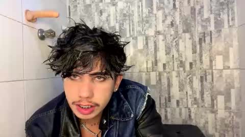 Lyle Bennett Freelance Model online show from 09.22.25