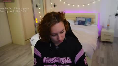 Snapshot of lylianrosse chatting on 10.28.25 Lylian online show from 10.28.25