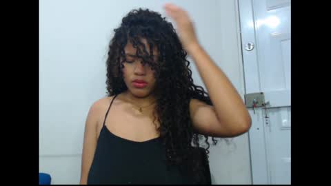 lylii_evans online show from 01.30.25