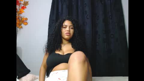 lylii_evans online show from 10.15.25