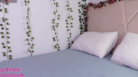 Snapshot of lyly_loveyou chatting on 09.19.25 Lyly online show from 09.19.25