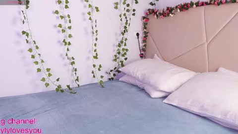 Snapshot of lyly_loveyou chatting on 10.04.25 Lyly online show from 10.04.25