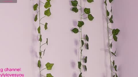 Snapshot of lyly_loveyou chatting on 10.06.25 Lyly online show from 10.06.25