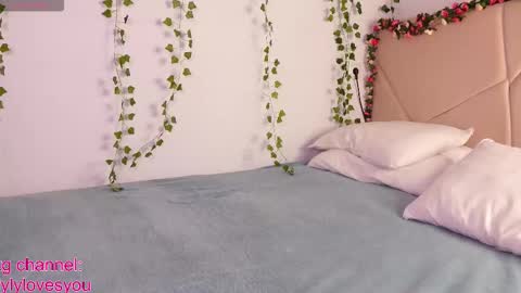 Snapshot of lyly_loveyou chatting on 10.09.25 Lyly online show from 10.09.25