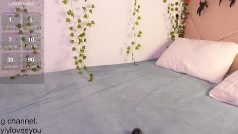 Snapshot of lyly_loveyou chatting on 10.17.25 Lyly online show from 10.17.25