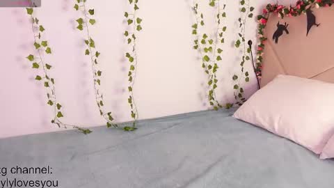 Snapshot of lyly_loveyou chatting on 10.20.25 Lyly online show from 10.20.25