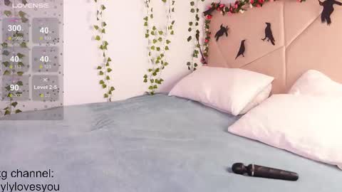 Snapshot of lyly_loveyou chatting on 10.25.25 Lyly online show from 10.25.25