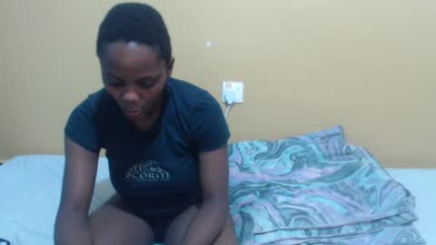 Snapshot of lyn_anna chatting on 02.20.25 lyn_anna online show from 02.20.25