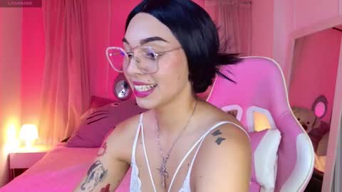 Snapshot of lyna_love chatting on 10.23.25 Lyna love online show from 10.23.25
