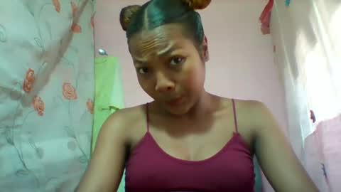 Snapshot of lyndah19 chatting on 03.01.26 lyndah19 online show from 03.01.26