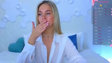 Snapshot of lynna_sparks chatting on 10.02.25 Lana online show from 10.02.25