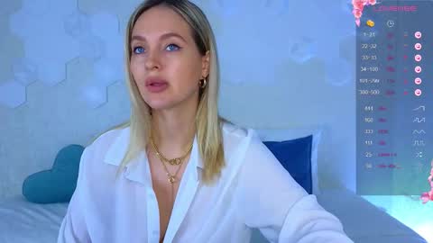 Snapshot of lynna_sparks chatting on 10.27.25 Lana online show from 10.27.25