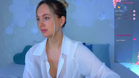 Snapshot of lynna_sparks chatting on 11.04.25 Lana online show from 11.04.25