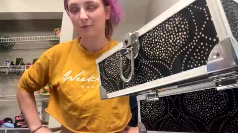 Lynn  online show from 12.14.25