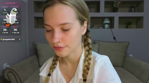 Snapshot of lynntiny chatting on 11.12.25 Lynn online show from 11.12.25