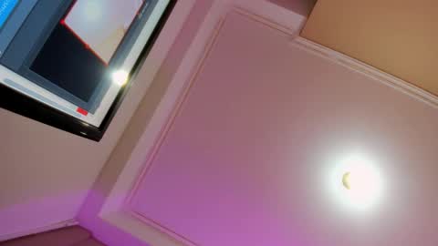 Lyravendrell online show from 12.21.25