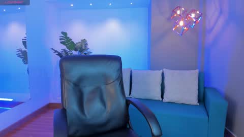 Lyssa  Everyday From 0700 to 1630 Col Time online show from 02.12.25