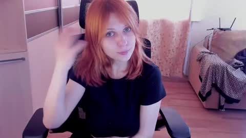 Snapshot of lyssan_xo chatting on 10.15.25 lyssan_xo online show from 10.15.25