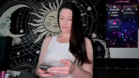 Snapshot of m0llyp0ppins chatting on 05.17.26 M0lly online show from 05.17.26
