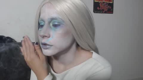 Snapshot of m4ng4b1tch chatting on 09.14.25 m4ng4b1tch online show from 09.14.25