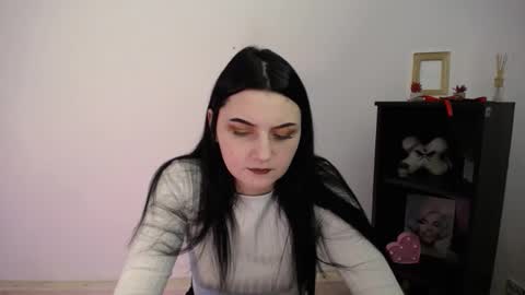 Snapshot of m_i_k_i_ chatting on 02.06.26 m_i_k_i_ online show from 02.06.26