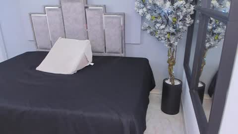 Snapshot of maaracooper chatting on 12.30.24 Maraacooper online show from 12.30.24