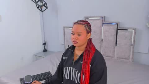 Snapshot of maaracooper chatting on 01.04.25 Maraacooper online show from 01.04.25