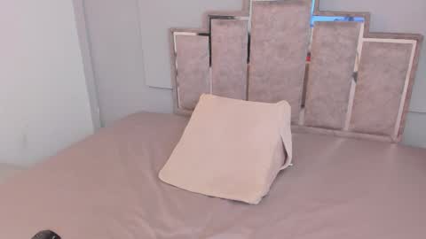 Snapshot of maaracooper chatting on 02.21.25 Maraacooper online show from 02.21.25