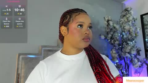 Snapshot of maaracooper chatting on 09.23.25 Maraacooper online show from 09.23.25