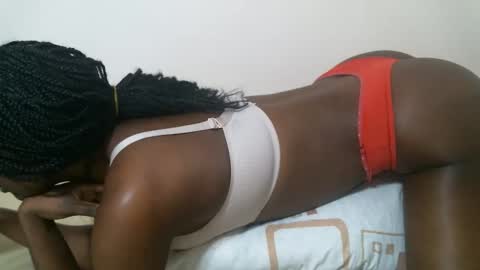 Snapshot of maars_mimi chatting on 10.14.25 maars_mimi online show from 10.14.25