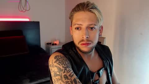 Snapshot of maaxxxrider chatting on 11.01.25 YES MASTER  online show from 11.01.25