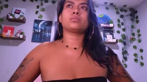 Macey Elliot Modelo Independiente online show from 11.30.25