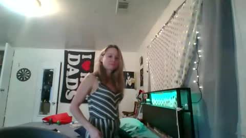 Snapshot of maceyloves chatting on 04.28.26 maceyloves online show from 04.28.26