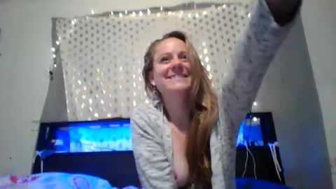 Snapshot of maceyloves chatting on 05.01.26 maceyloves online show from 05.01.26