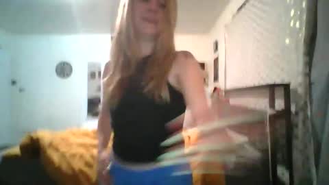 Snapshot of maceyloves chatting on 05.19.26 maceyloves online show from 05.19.26